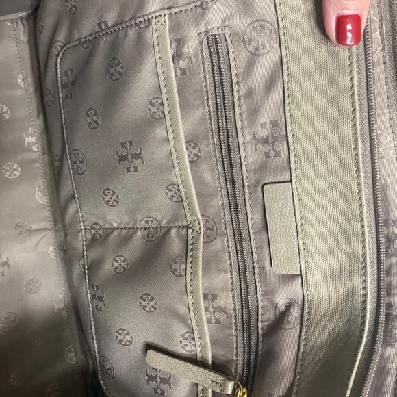 *SOLD* Tory Burch Leather Tote Bag in French Grey - Picture 7 of 9